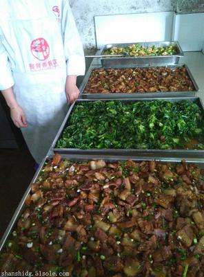 工廠食堂對外承包 餐餐香助力企業(yè)實現(xiàn)高效便捷的餐飲管理