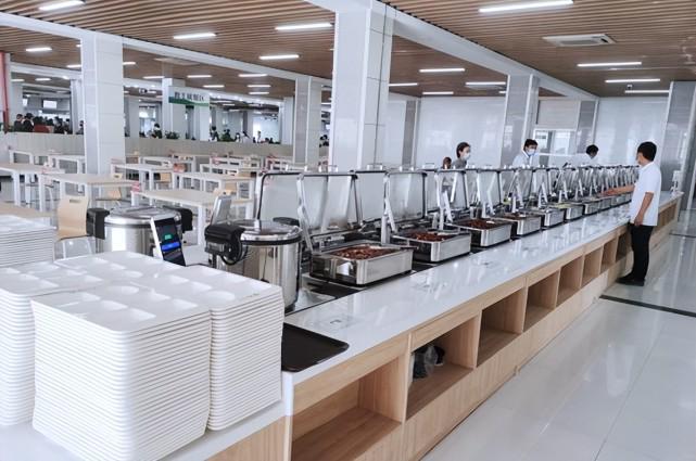 推動智能食堂信息管理更新改造，提升餐飲服務(wù)體驗——以婚慶禮儀服務(wù)為例的融合創(chuàng)新